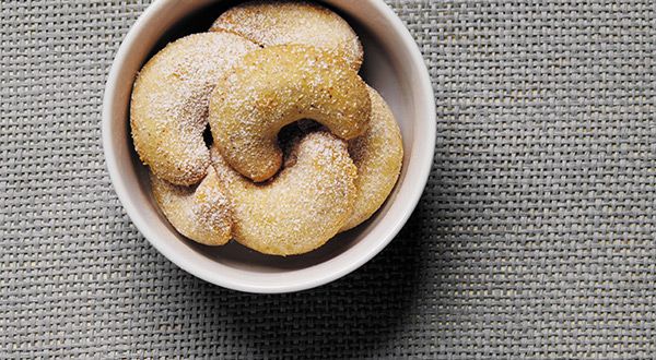 Vanillekipferl in einer Schüssel